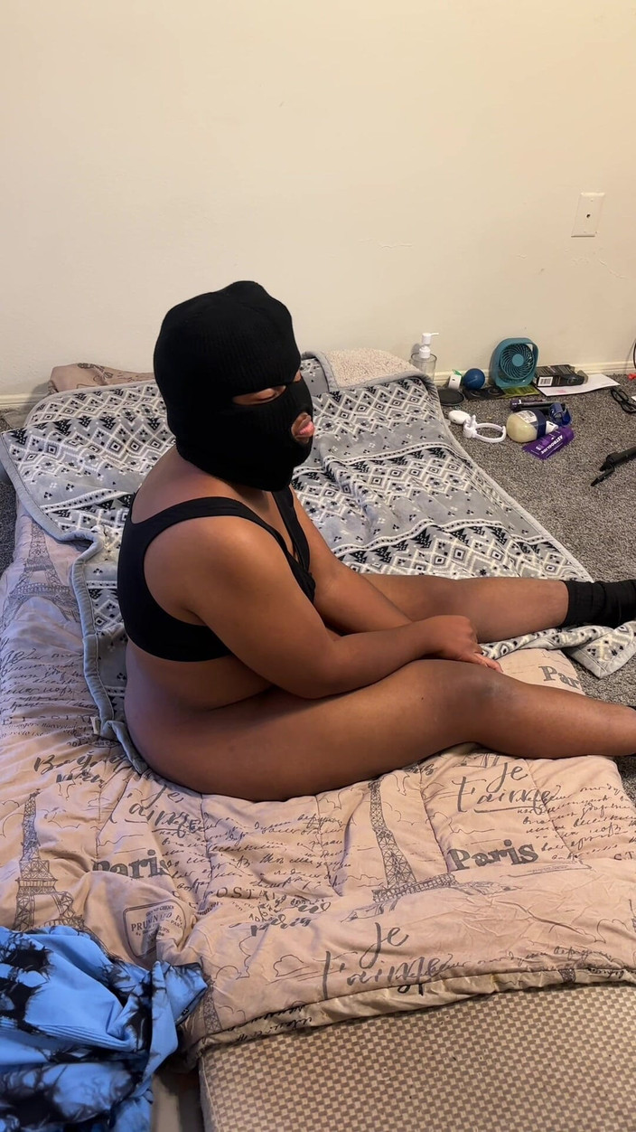 Themeatz: 흑인 자지를 쾌락시키고 자지 타기 기술을 과시하는 섹시한 비 Msmeatz 그녀의 섹시한 신음과 뚱뚱한 엉덩이!