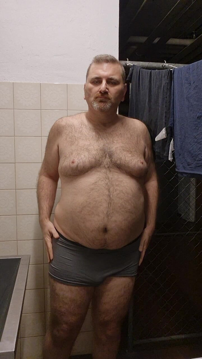 ChubbyDaddyBearLuka: Jalur beruang gemuk dan berbulu di bilik dobi