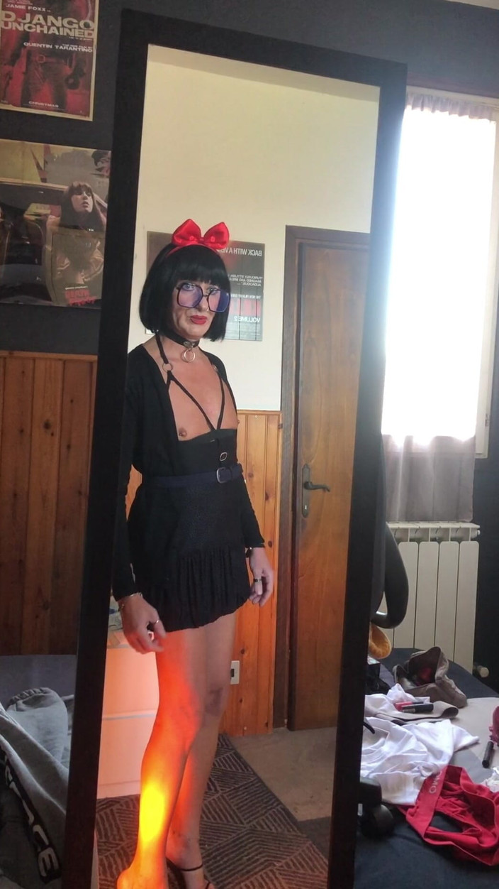 Andreina Naty: Göğüsler, Piercingler Ve Yürüme