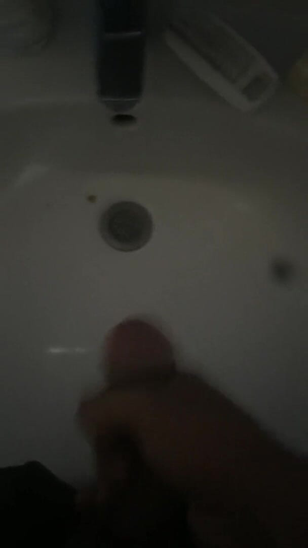 SingerMask: Jerking in the bathroom sink