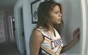 Camel toe girls: Eine junge cheerleaderin bekommt ihre muschi zerstört