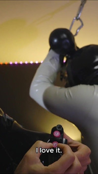 1부 Latex Sadism: 내 가구 노예 불순종을 위한 일렉트로와 스팽킹 - 여주인 Julia