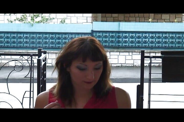 Filles Francaises: Francouzská MILFka v punčochách jezdí na velkém čůrákovi