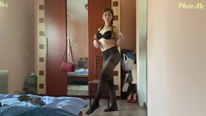 Pantyhose me porn videos: एमी काली पेंटीहोज आजमा रही है