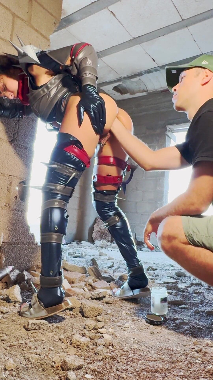 LadyAna: Coslpay Outdoor Double Anal Fisting