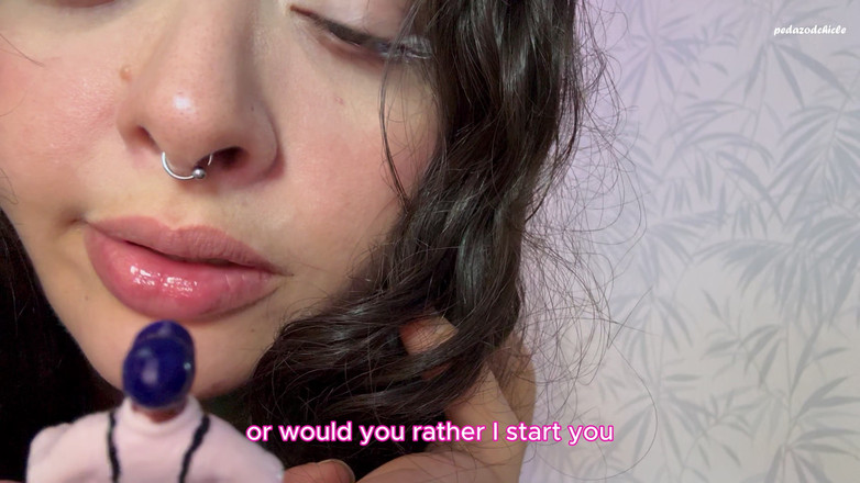 Pedazodchicle: La géante accro aux nains s’exhibe et demande du sexe...