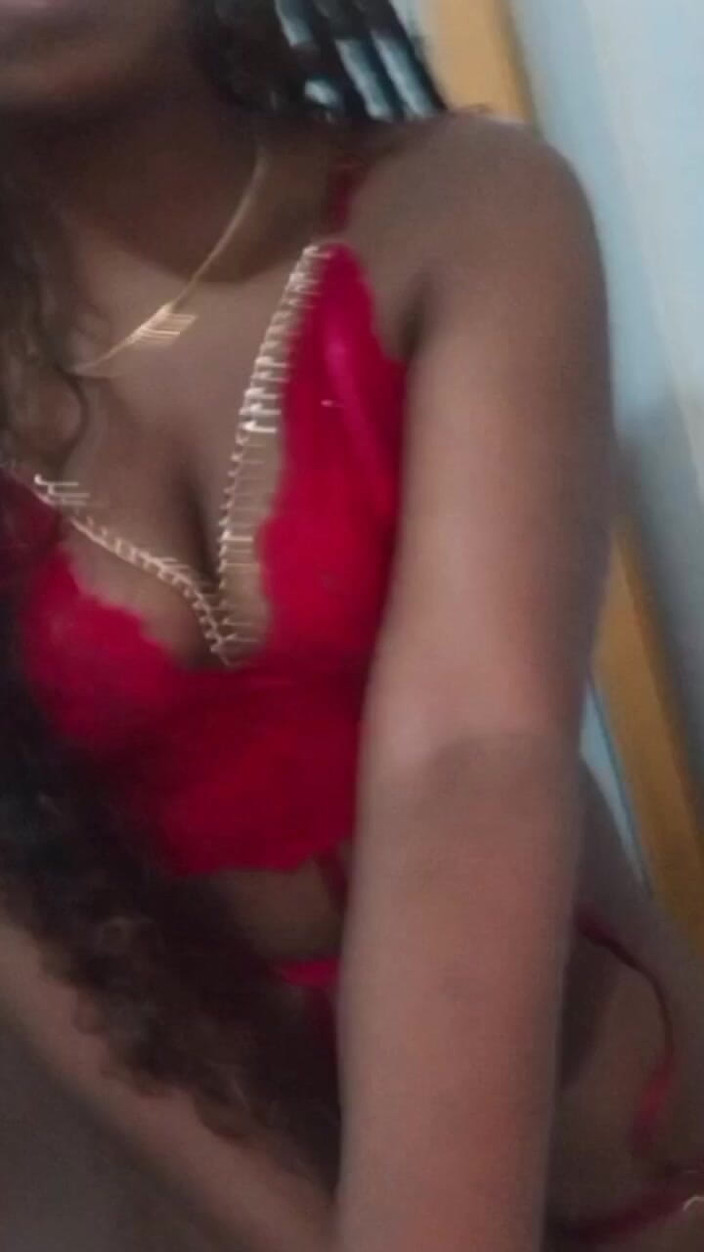 Minayi: 섹시한 갈색 머리 측정 슈퍼 관능적 인 속옷