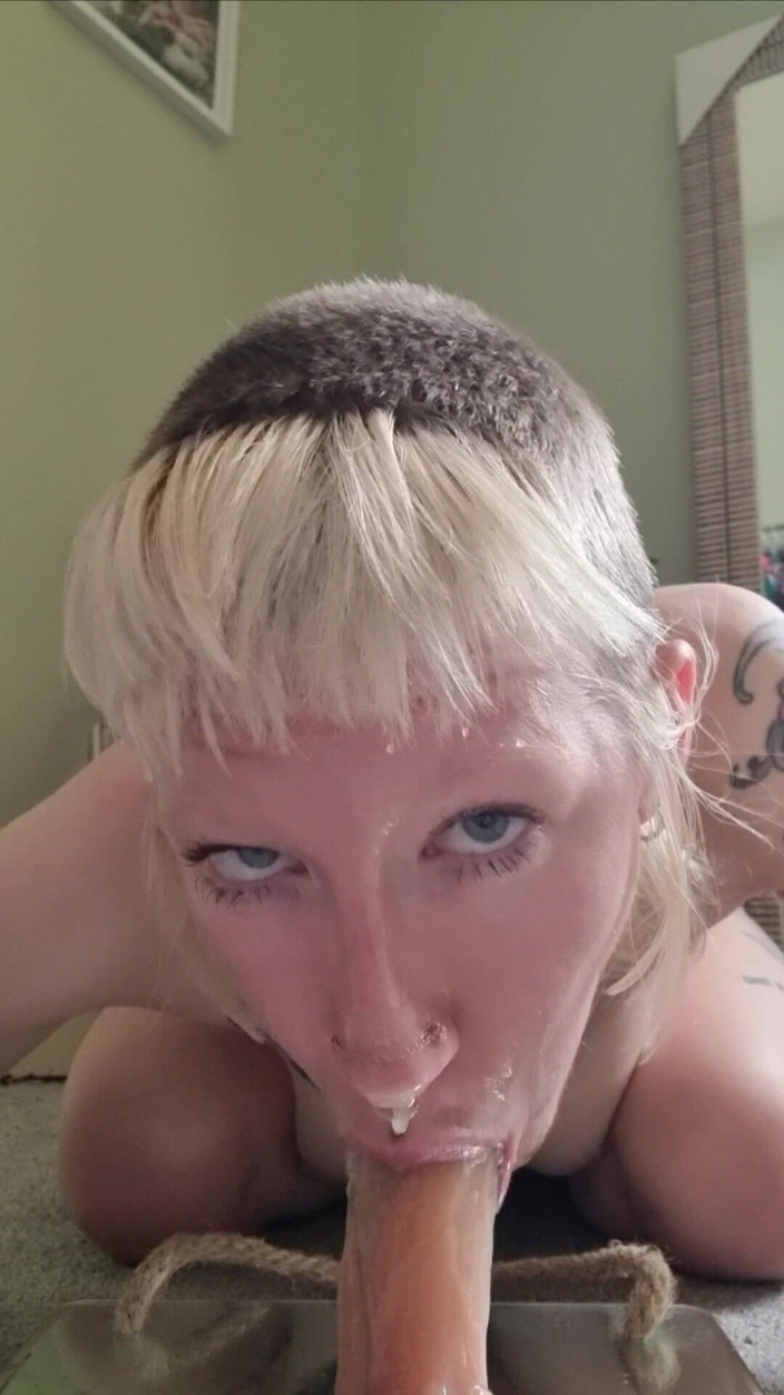 rosarosebud: Bakış açısı özel: yarak emerken amımı yalıyorum