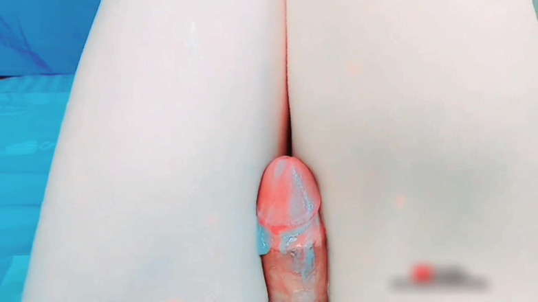 Kitty_Cross: Kız elbisen yoksa travesti numaraları merak etme kendi oğlundan yapabilirsin