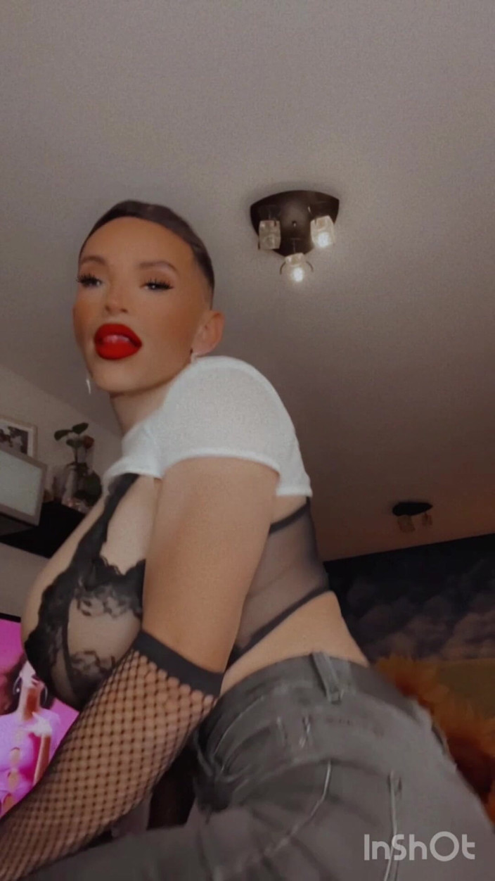 Sissy Slut Brianna: 숨을 헐떡일 준비가 되셨나요, 자기야?