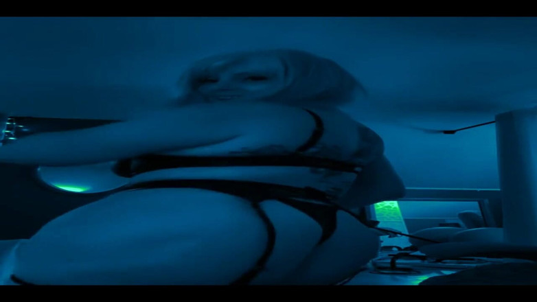 PaintedRose: "Wird uns beide in Stimmung halten.