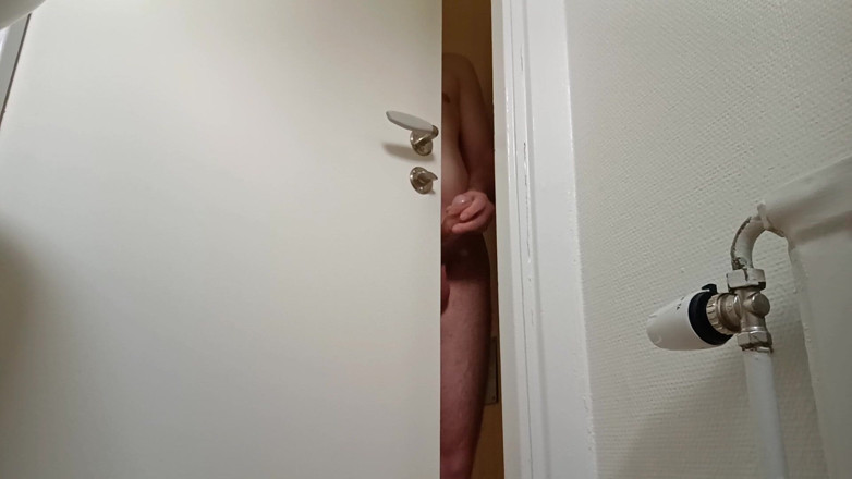Ed Eden: Hiding Behind Door