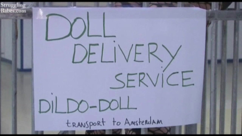 Submissed: Puppenlieferung 02 dildodoll