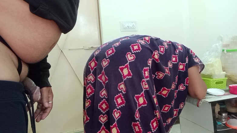 Real Couple 203: Lonely Wife Invite Parcel Delivery Boy in to Her Room...