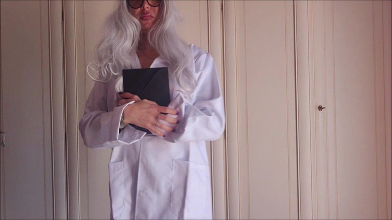 savannahamatoriale: Žhavá sexy doktorka je zpět: Gynekologická zkouška na ní