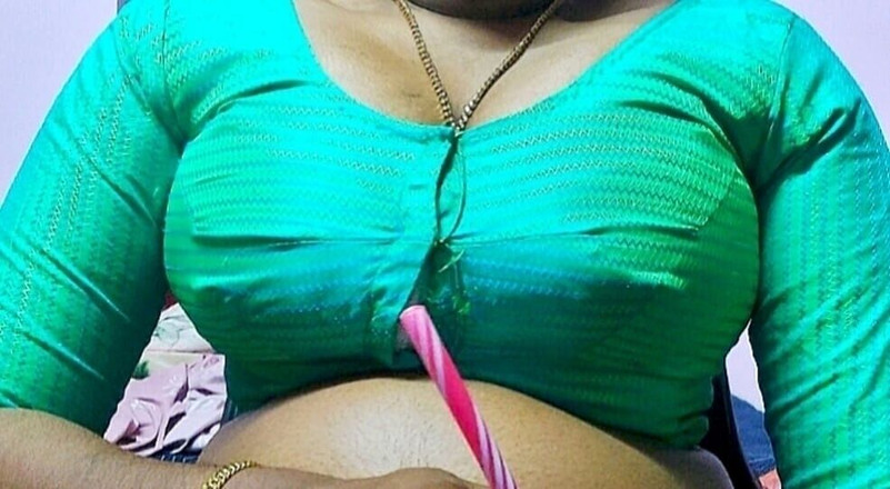 Desi Mohini: Niegrzeczna historia studenta i jego seksownej pani nauczycielki