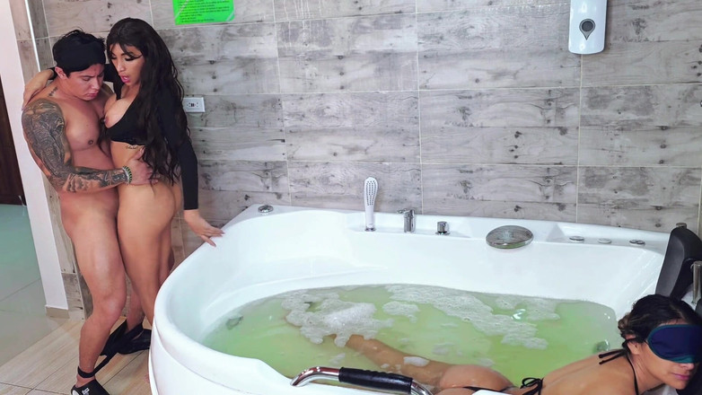 Winter_steph: 바람피는 남편! 의붓딸과 섹스하는 동안 아내가 옆에서 휴식을 취해!