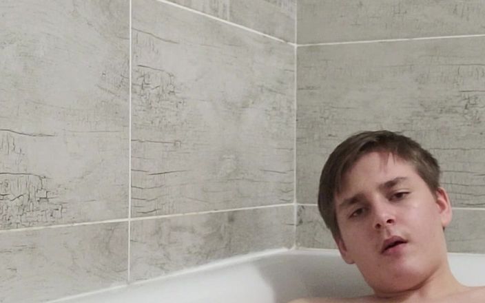 Dustins: Chubby Boy Shows Feet in Bathtub