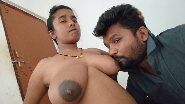 Premi pooja: Indiskt sex - styvsyster &amp;styvsyster bröst suger &amp;romantisk desi video
