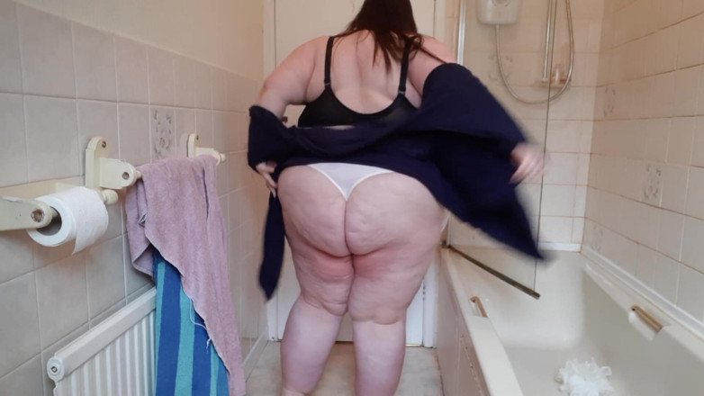SSBBWLadyBrads: SSBBW Stretch exercise in bra &amp; thong