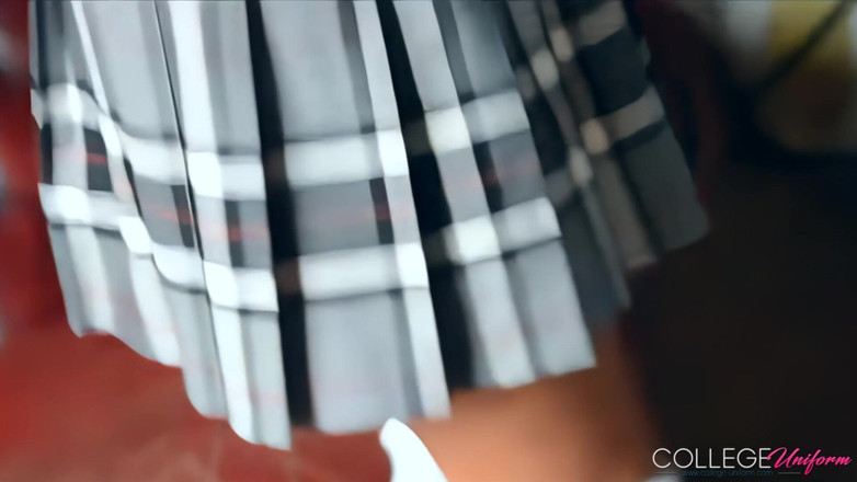 College Uniform: Becky Holt ile üniformalı azdırma