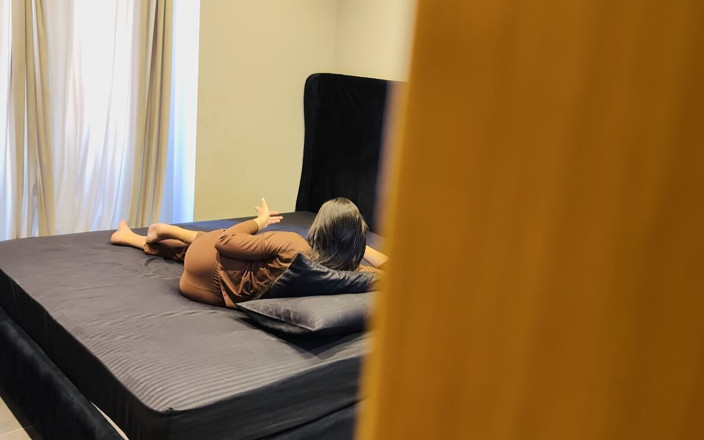 Sarakhan: Min svärfar missade inte chansen och knullade mig hårt medan...