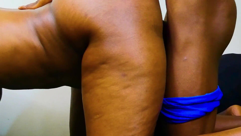 DelamorMotionX: Adik berpantat besar berkongkek gaya doggy