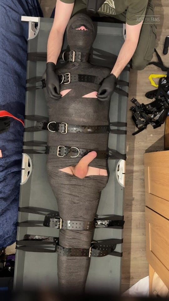 Inmate Cody and SubEdgeX: Twink volledig gemummificeerd en scherp, deel 2