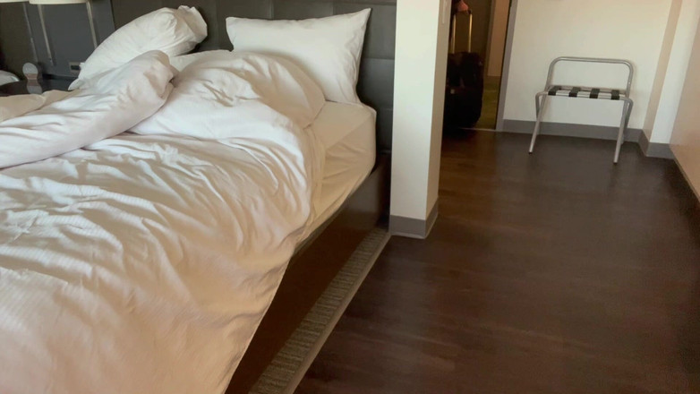 Flight Attendant Fiona: Fa Fiona बाद वाली रात के लिए उड़ने और मस्ती करने के लिए तैयार हो जाती है