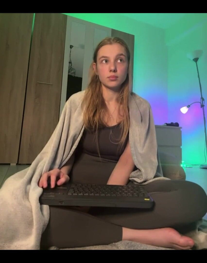 JuiceLussie: Eat My Virgin Tasty Pussy While Im Masturbate It
