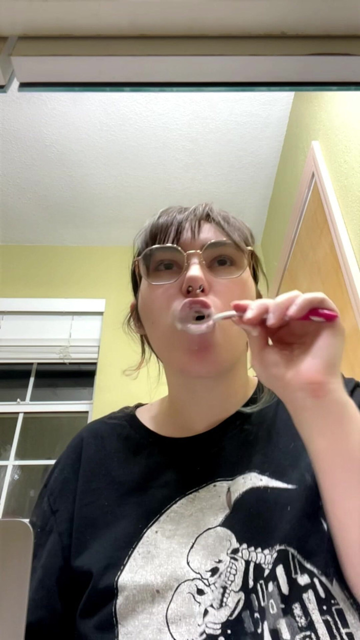 Mushroombitchx: Mi lavando i denti