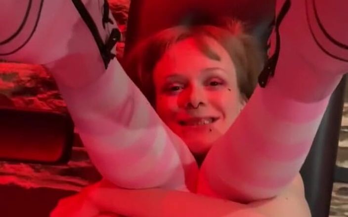Lily Little Slut: मेरे डैडी को मुझे सोडोमाइज करना पसंद है