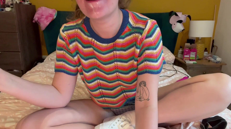 babycarriexx: Babygirl ti stuzzica mentre provi a lavorare