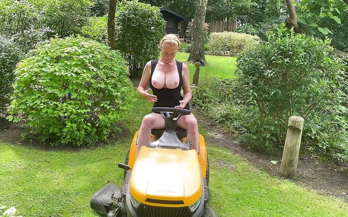 SluttyShanna: Ты должен видеть это!