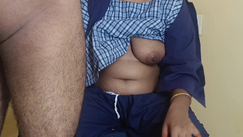 Ilakkiya: Jabatan tution master lagi asik dudukin dengan seragam sekolah