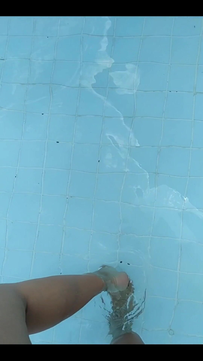 KiffaFeet: White Nails + Pool = Video for You Lol