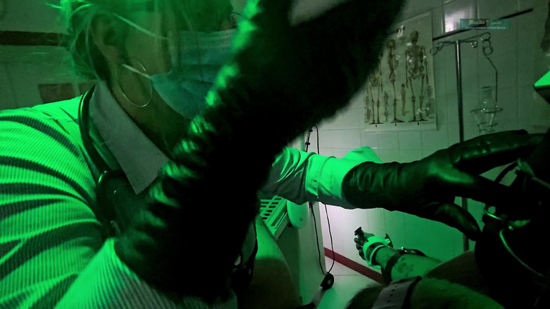 Strict Senz: Medizinisches Pflege Institut Für Korrekturen Die Erste Untersuchung