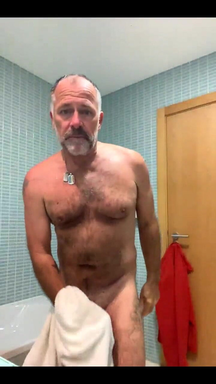 Daddybearvlc: Потік почався в 02/23/2024 11:04 ранку душ час