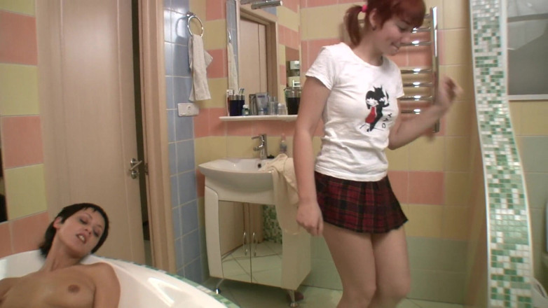 Hot Girlz: Luscious teen babe eats wet pussy of her gf in...
