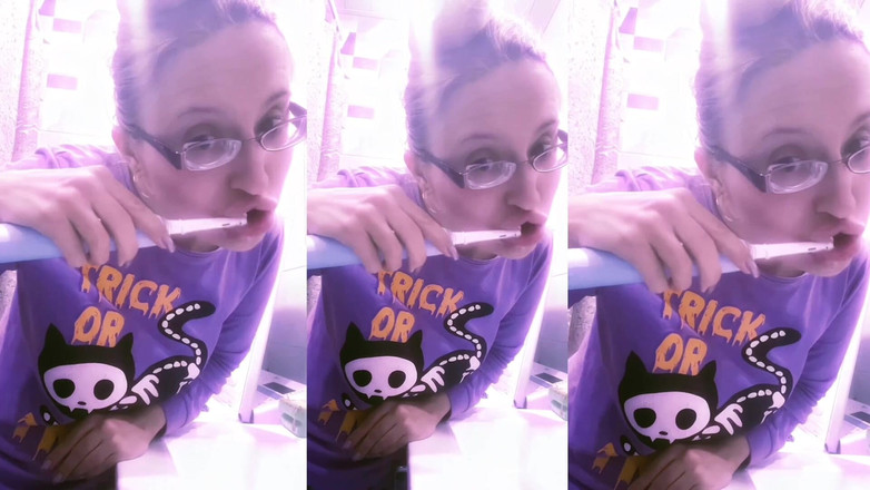 FinDom Goaldigger: Asmr - cepillo de dientes escucha en auriculares