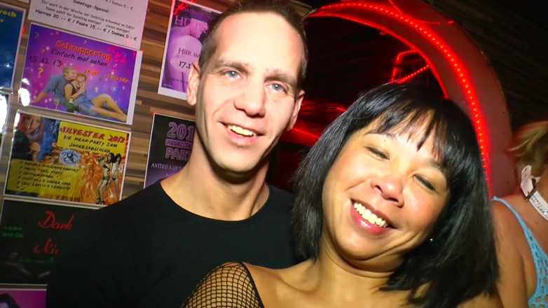 Berlin Orgy: Mature excitate și gagici minunate care împart pule la petrecere