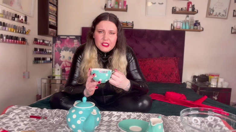 MissFFW: Bà chủ ffw uống trà cho đến khi cô ấy bùng nổ đi...