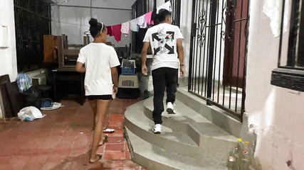 THELOVING1: Můj soused mi pomáhá s opravou a děkuji mu, že mu...