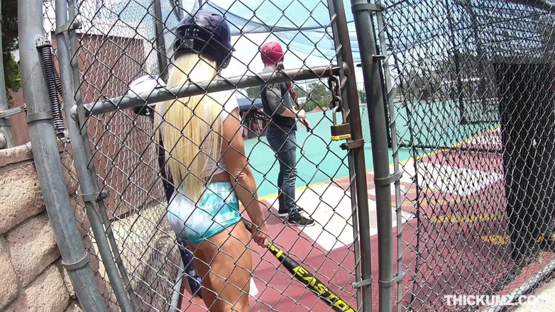 Team Skeet: Thickumz - Horny blonde twerks ass and cruises for cock