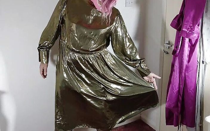 Nottstvslut: UK TV Slut Nottstvslut Shiny Gold Metallic Dress. Quente TV...