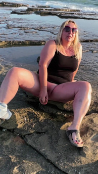 Lena Cox - masturbação esguichando na praia
