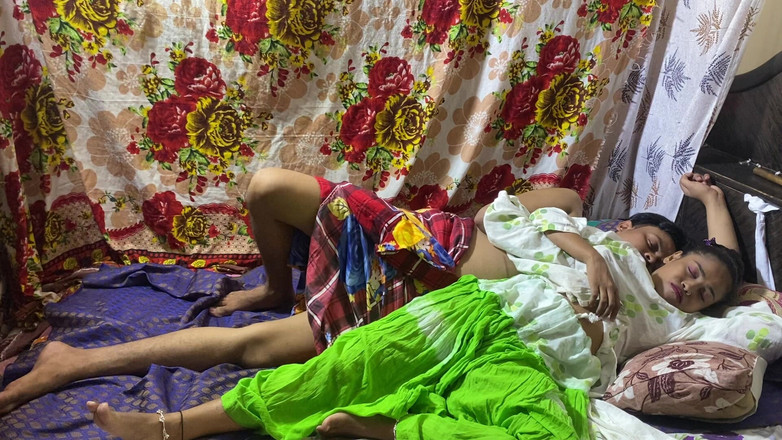 Hindi-Sex: 18-jarig echt Indisch universiteitsmeisje neuken