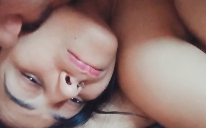 Hot Sis: Latika, demi-sœur, grosse bite bien dure