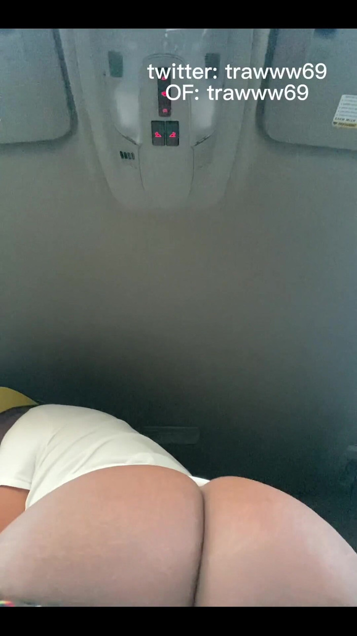 Tailandxxx: Biarawati membaling pantat dalam kereta