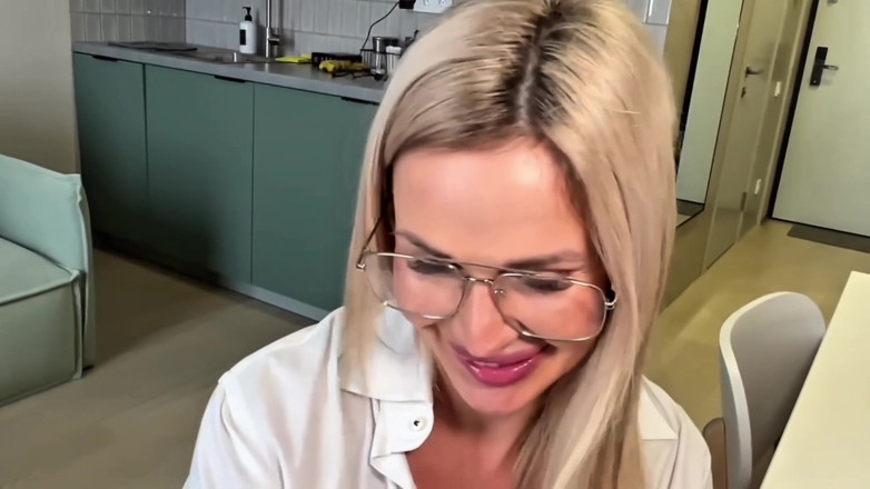 MurAmurr: Sexy MILF Secretary Has No Skills to Do Her Job!...